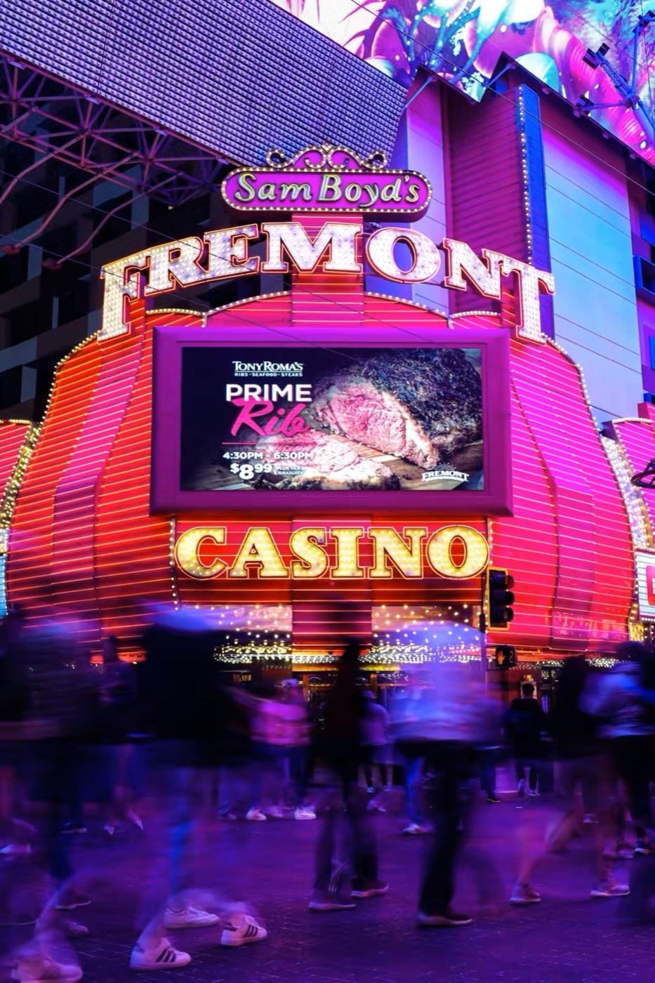 Las Vegas street photography at night